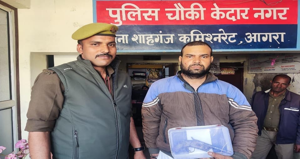 The accused of killing his sister was hiding outside the temple in Chitrakoot disguised as a Baba, arrested.