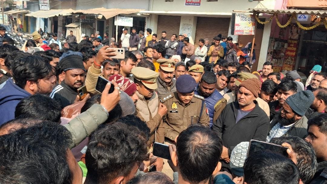 Accused of murder, protest held with the body of the goldsmith