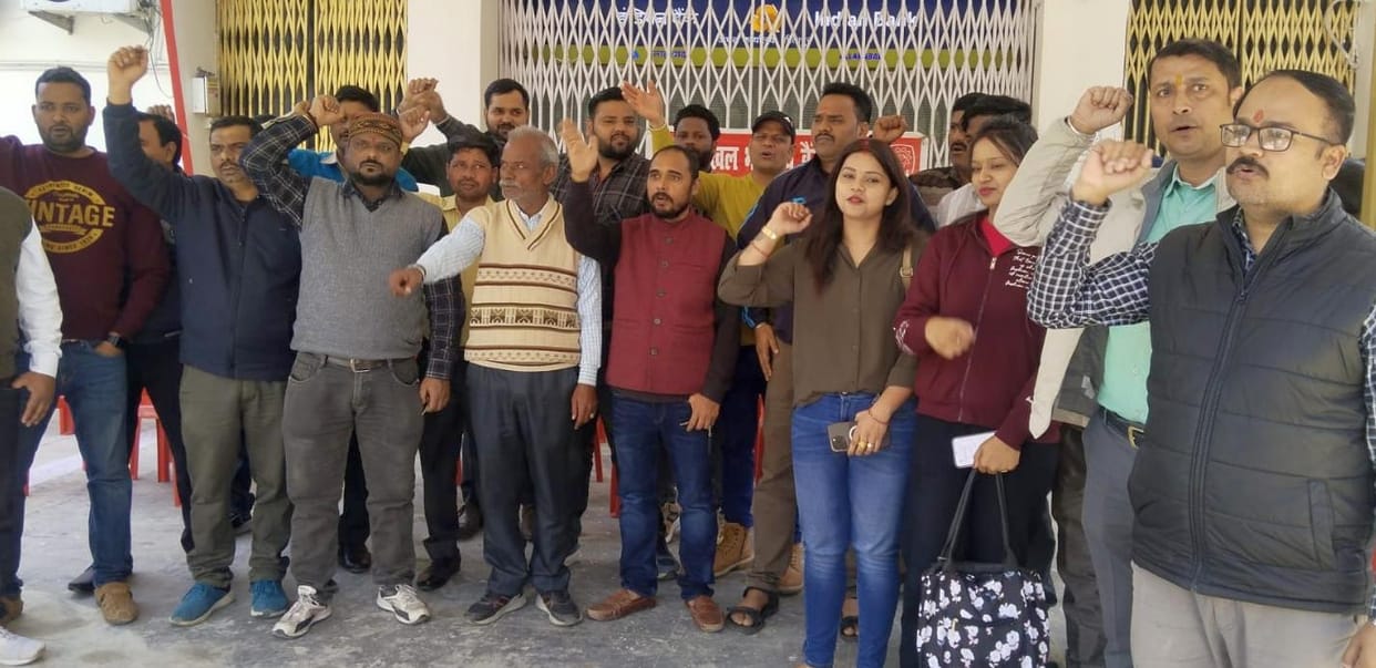 Transactions worth Rs 350 crore affected due to strike in banks