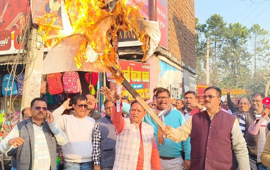 Teachers got angry over the statement regarding TET being mandatory and burnt an effigy.