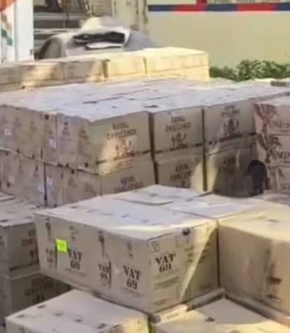 Dungarpur News: Liquor Worth Rs 2 Crore Seized, Smuggled To Gujarat Under  Cover Of Pvc Powder - Banswara News - Dungarpur News:पीवीसी पाउडर की आड़  में हो रही थी तस्करी, गुजरात ले