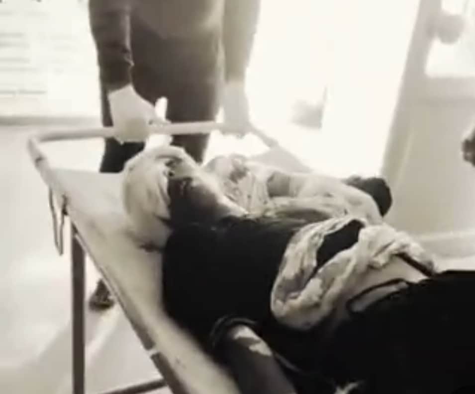 दुकान में सिलाई कर रही महिला पर चाकू से हमला