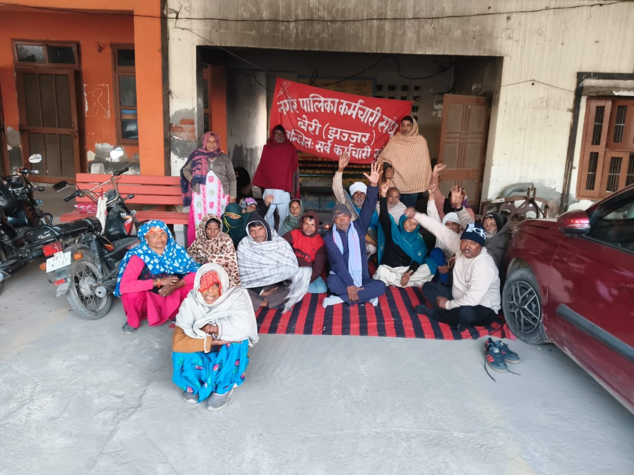 Municipal sanitation workers go on strike in Beri