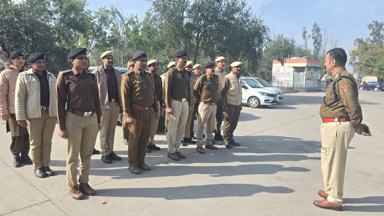 Due to the strike, the city remained clean and government offices functioned as usual.