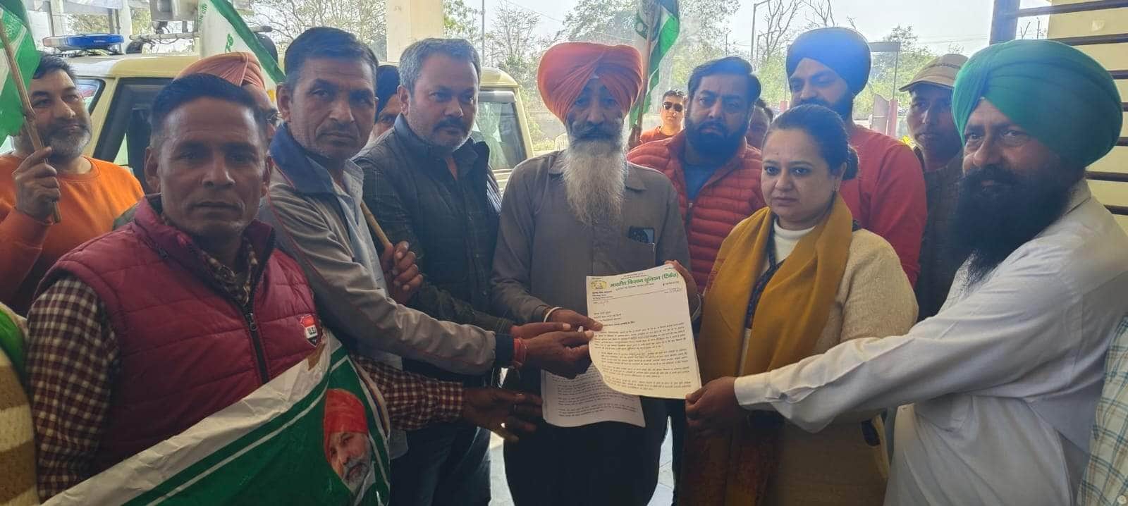 2 तहसील मुख्यालय पर विभिन्न समस्याओं के निदान की मांग को लेकर राष्ट्रपति को संबोधित ज्ञापन एसडी