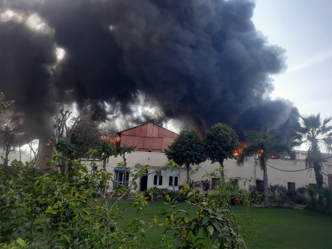 Fire breaks out at foam factory, 13 vehicles put it out in two hours, traffic affected