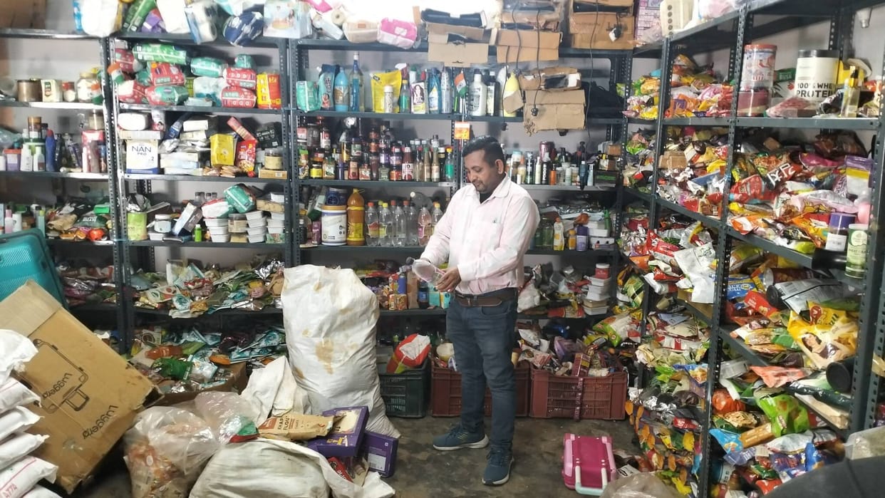 Expired flour and oil were being sold in the sale, 3.5 quintals were seized.