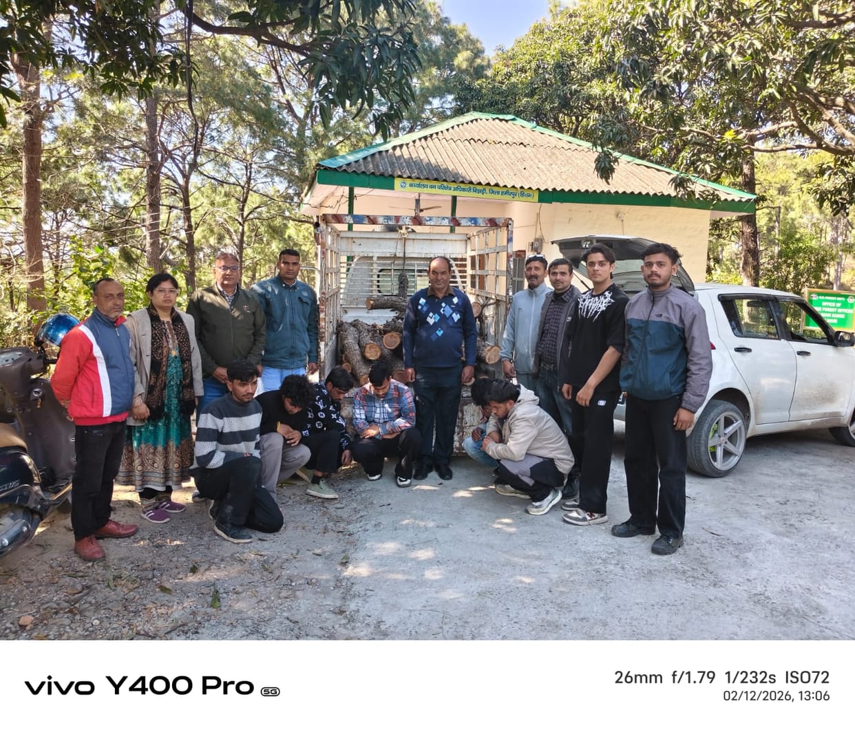 The forest department team seized a vehicle loaded with 18 Khair trees.