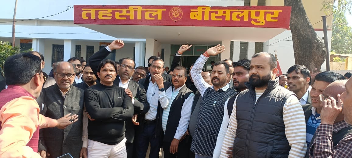 Anger among lawyers due to advocate murder in Rampur