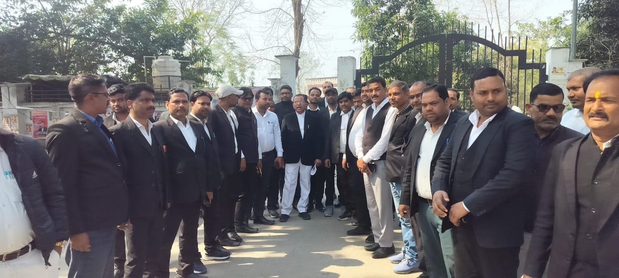 Protest against the murder of an advocate in Rampur
