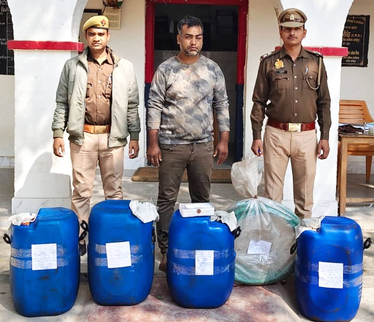 Inter-district diesel thief travelling in a car arrested, three escape