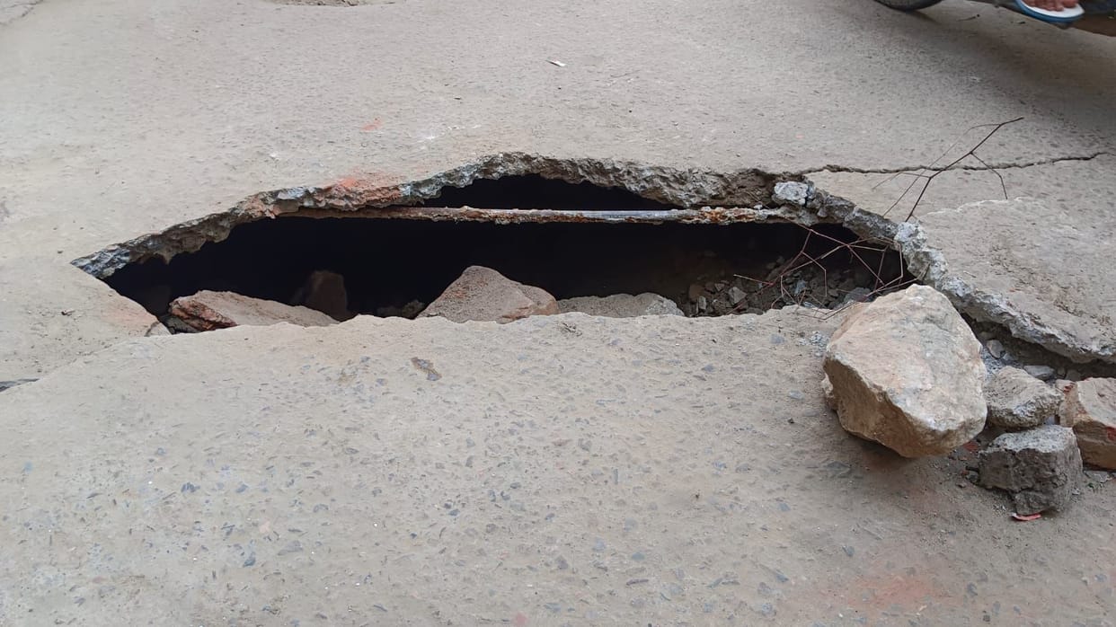 The sunken road is inviting accidents, the administration is unaware.