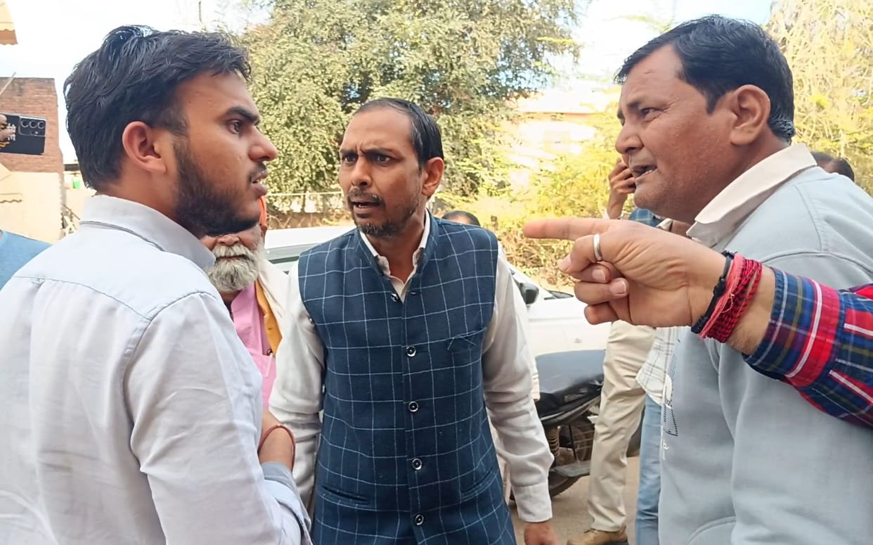 The city government is embroiled in a tug-of-war, with the third House meeting marred by uproar, with 12 councillors protesting.