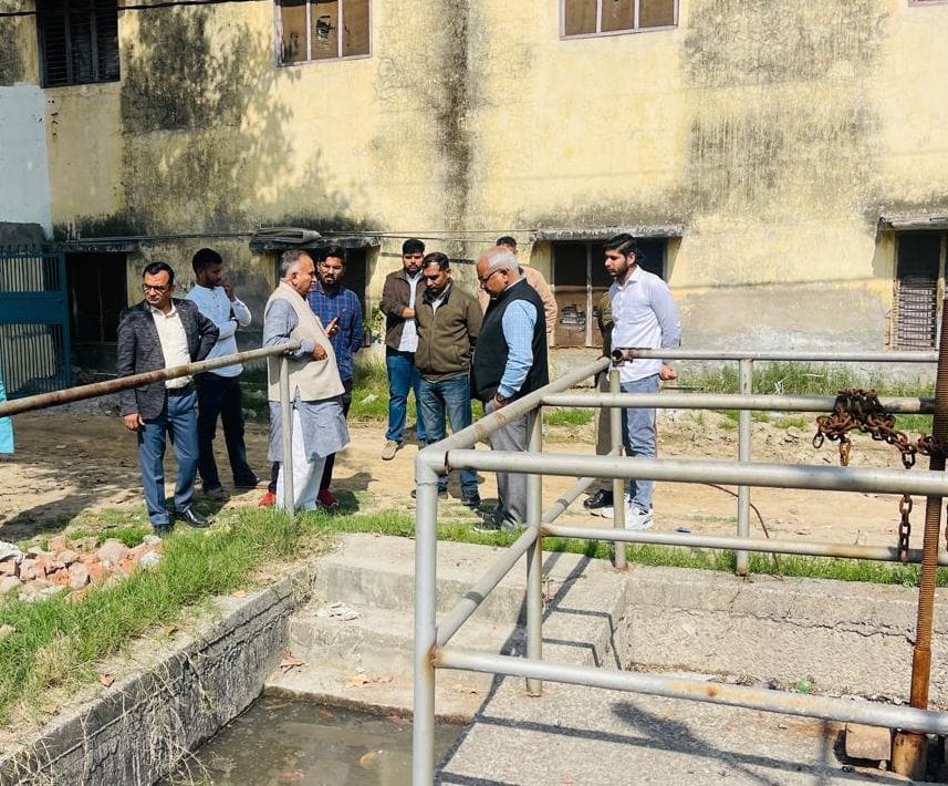 Disposal was stopped due to leakage in the line, contaminated water filled in Sarang Road underbridge and Shambhudayal School.