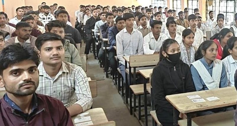 Online lecture on AI, new direction shown to students