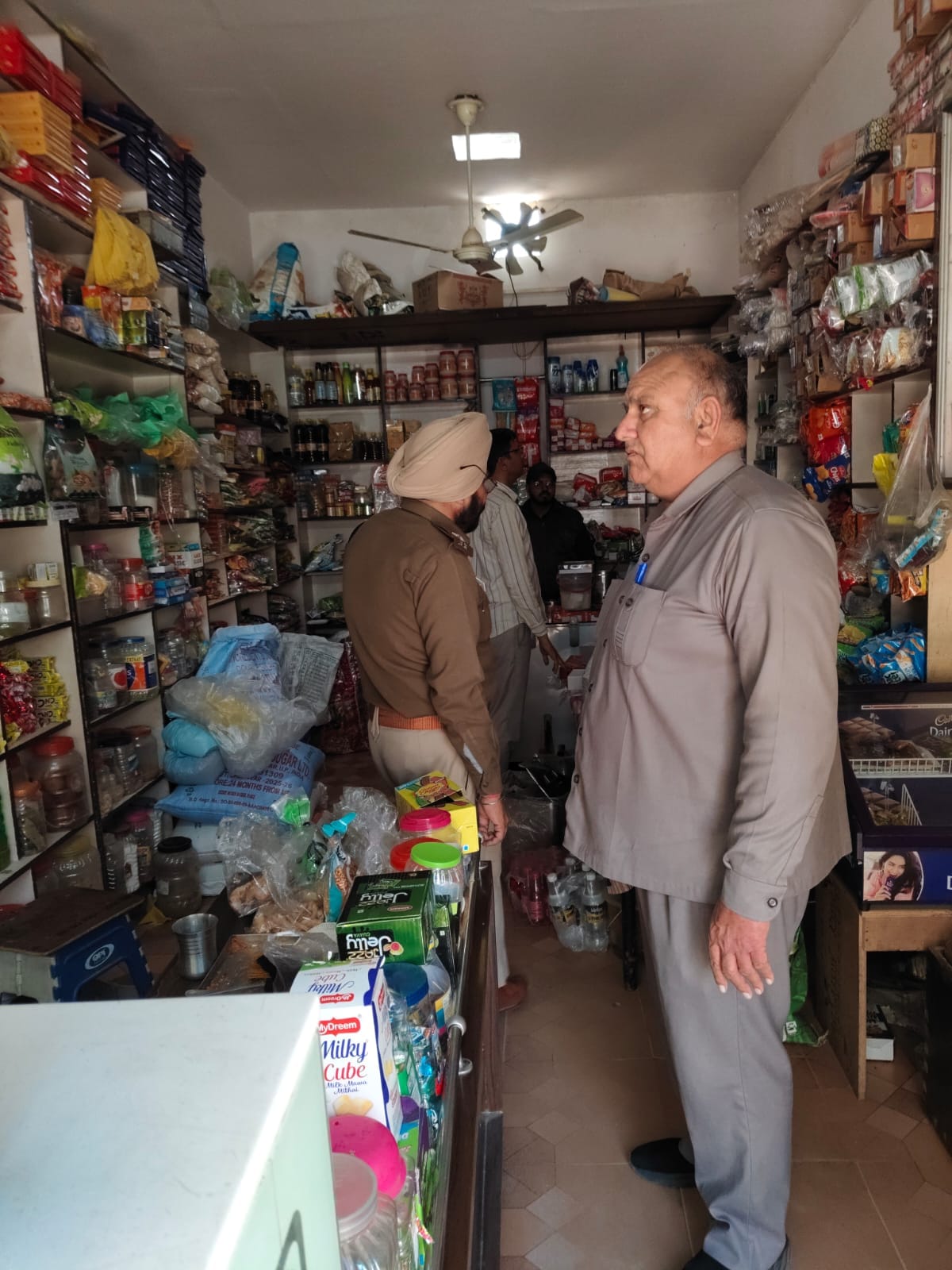 Clinic found operating without permission sealed, team raids 21 medical stores and 14 confectioneries in the district