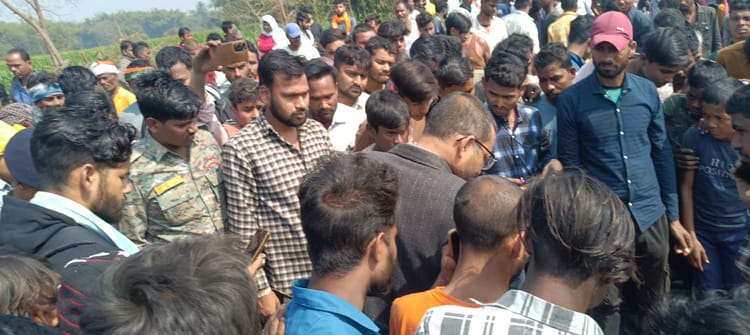 पूर्णिया में एनएच 107 पर काल बनी तेज रफ्तार बस: दो दोस्तों को रौंदा, ग्रामीणों ने चार घंटे तक किया सड़क जाम