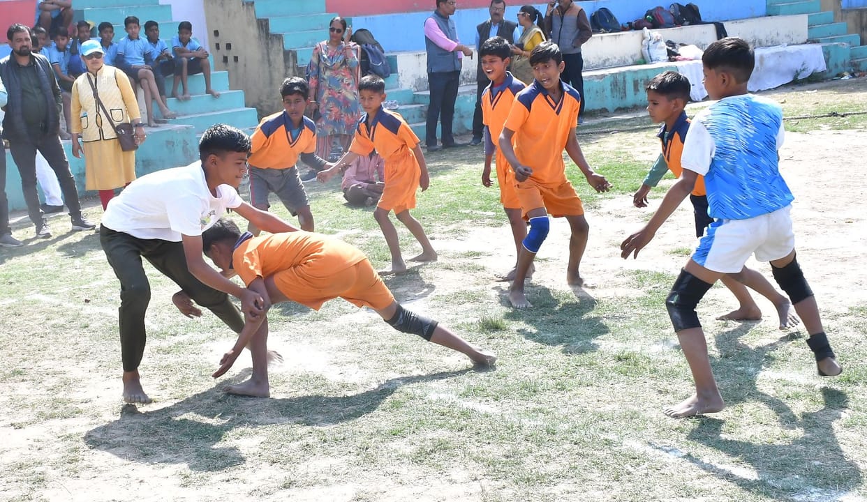 The Bilhaur team was the overall winner in the district children's sports competition.