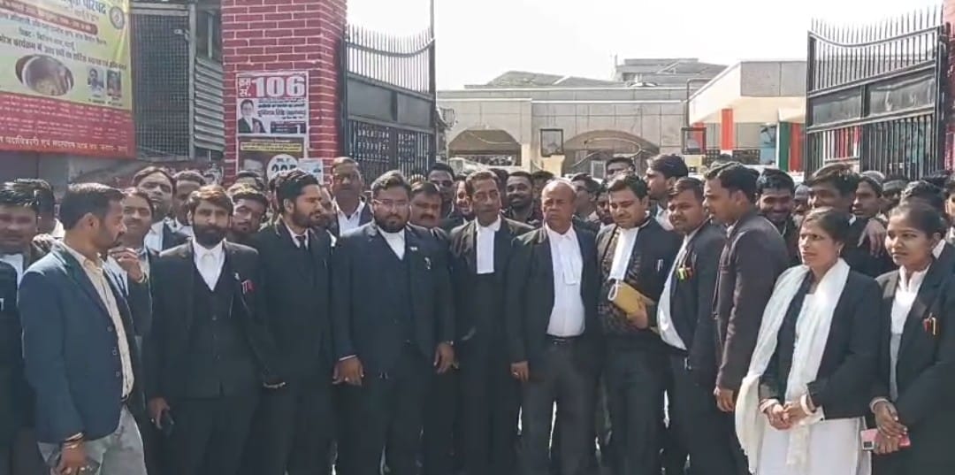 Lawyers protest in Rampur over lawyer's murder