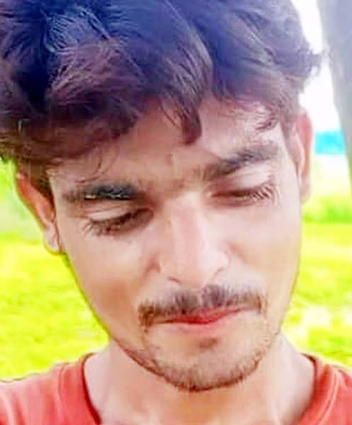 A young man who fell from the roof died during treatment in Bareilly.