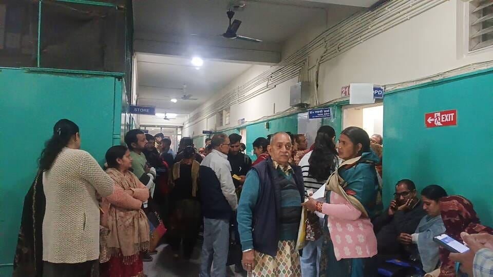 People are running around for ten rupees in the medical college, people are upset due to non-payment of prescription fee online.