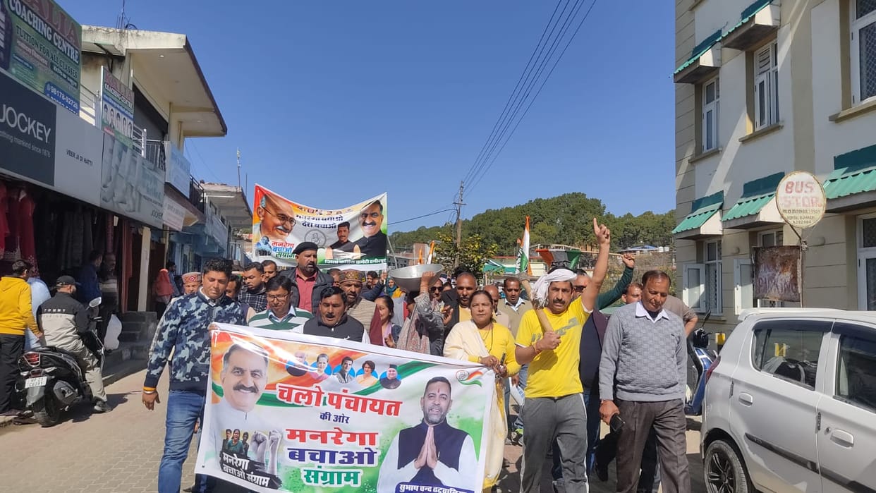 Rally taken out in Bijhari under MNREGA Bachao Sangharsh