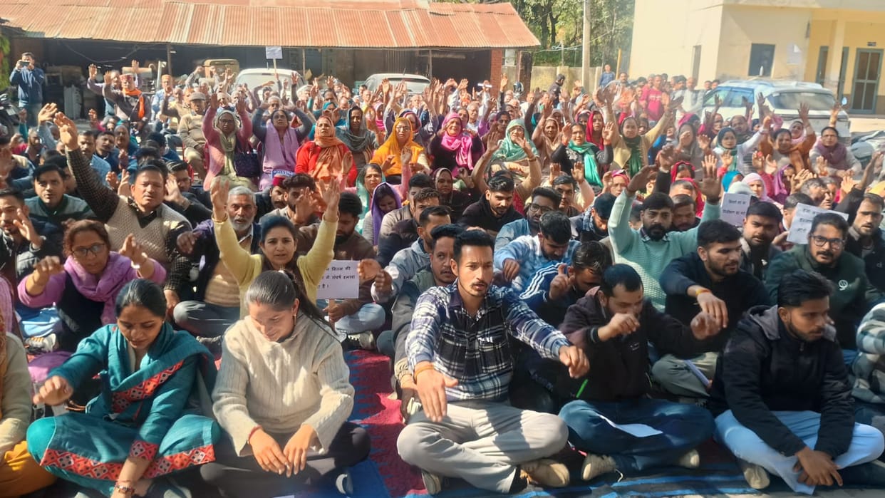 Hamirpur and Nadaun protest against the Electricity Amendment Bill