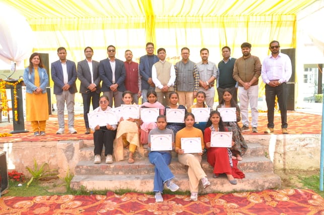 Shivani first in essay writing competition of Jhankar Utsav