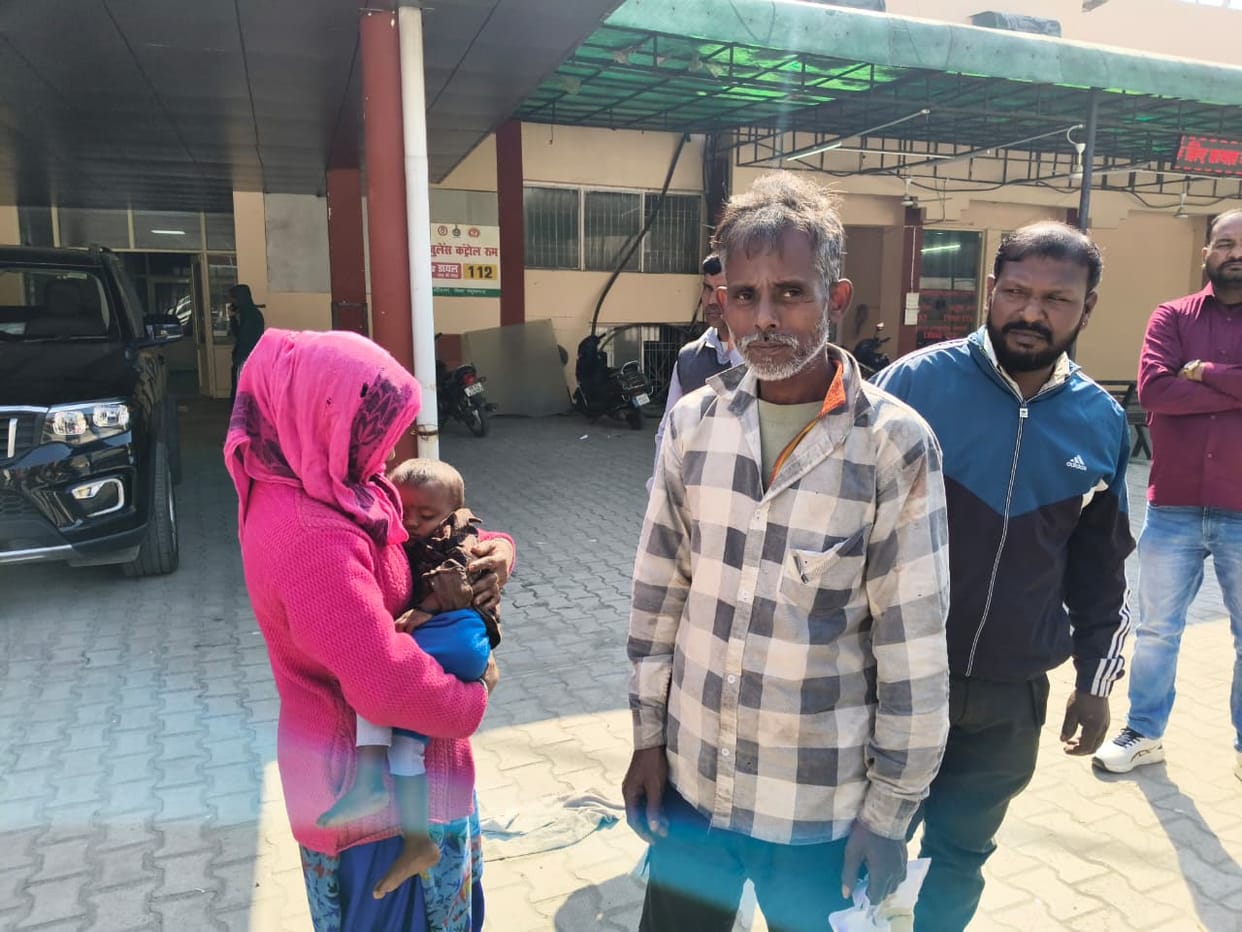 Woman labourer walking on foot dies after being hit by tractor, daughter survives