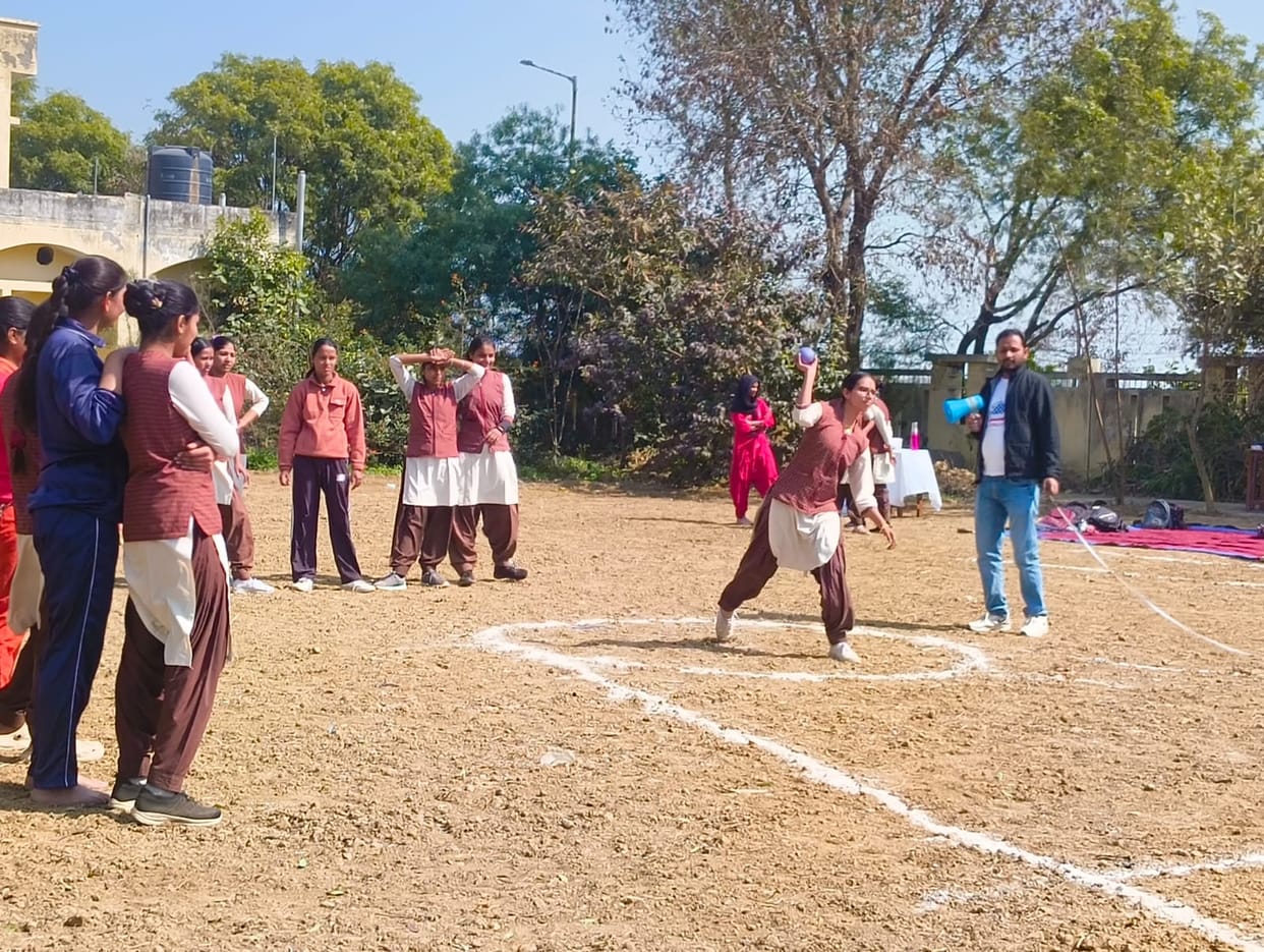 Sakshi wins the 100 meter race