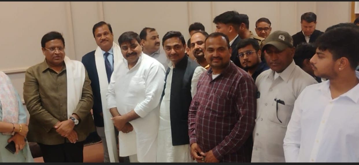 Shopkeepers placed their problems before the minister