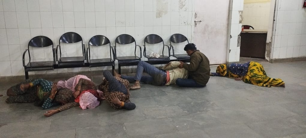 There was no doctor at Sikri CHC, the injured kept groaning.