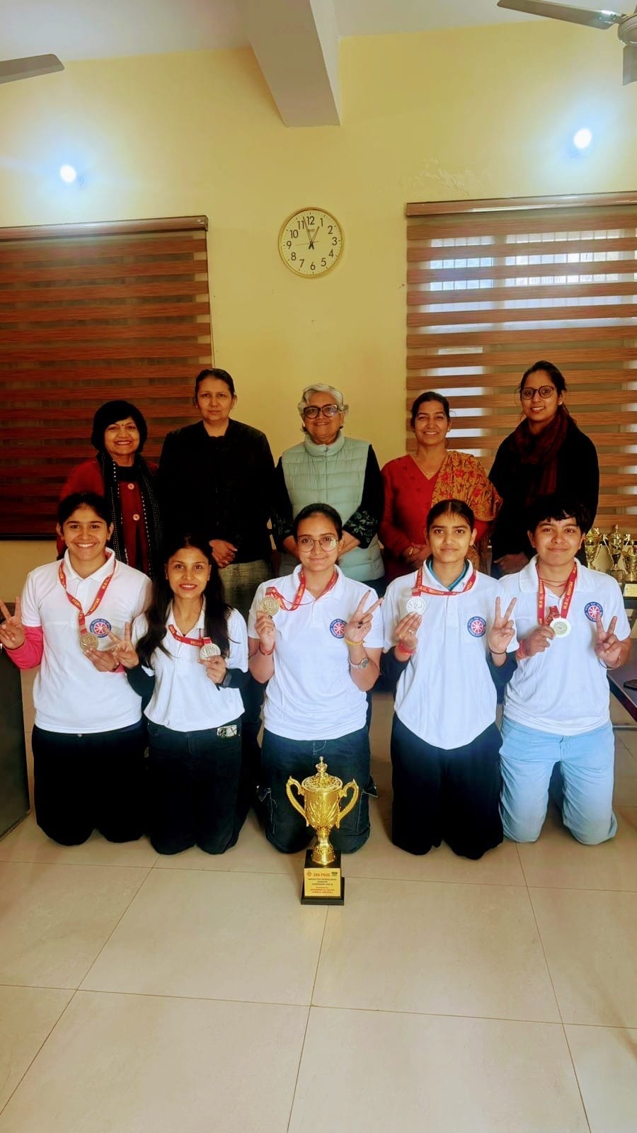 Welcome to the girl students who returned from the inter-college badminton competition