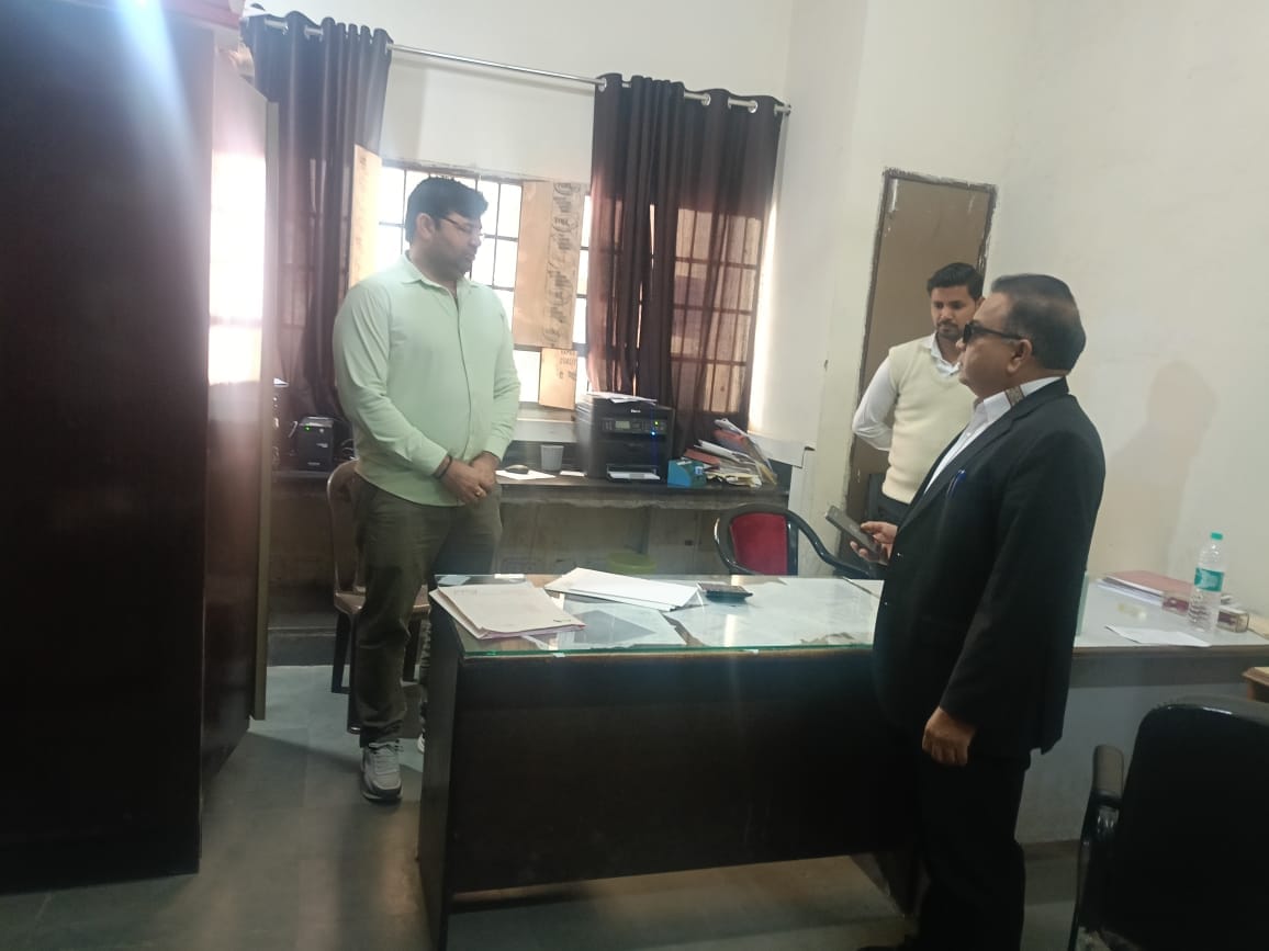 Deputy Commissioner inspected the arrangements of Sonipat Tehsil office.