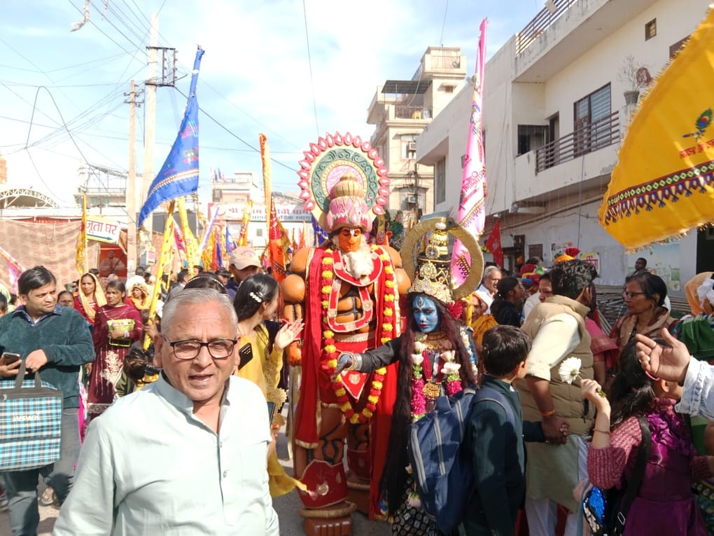 A grand Nishan Yatra was taken out on the 12th day of the foundation festival of Shri Shyam Baghi Dham.