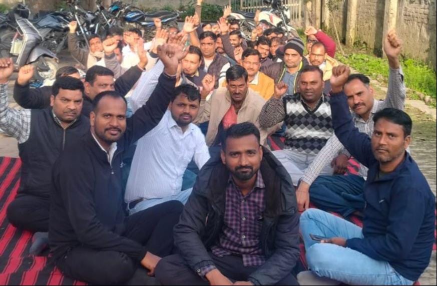 Lawyers protest against the murder in Rampur