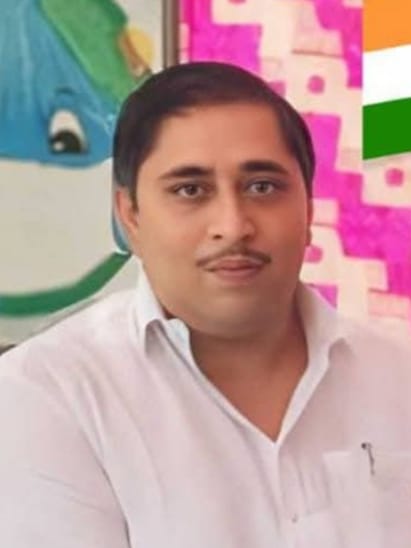 Block Samiti Chairman Deepak Rana died of a heart attack.