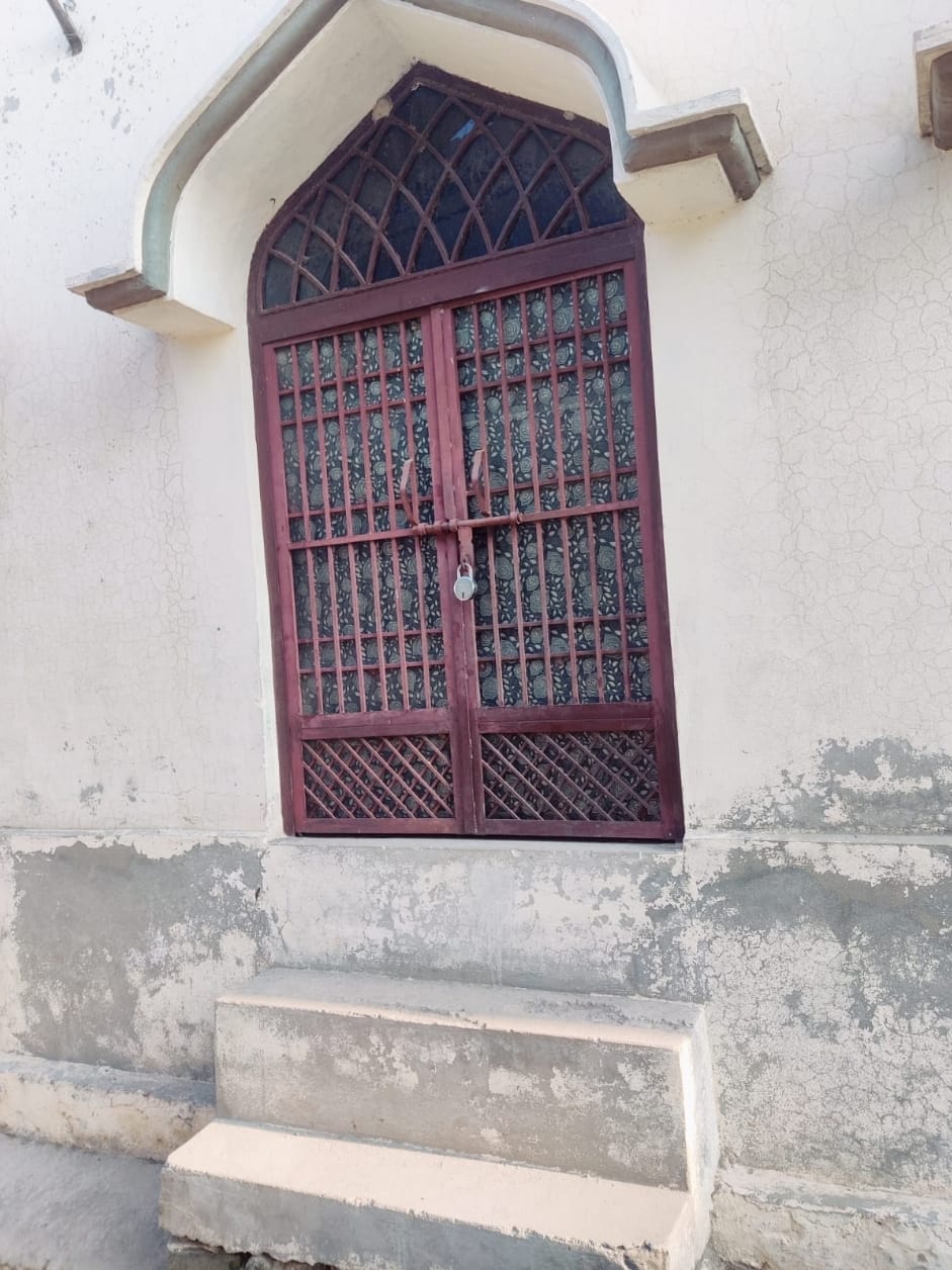 Dispute over closing the gate of the Imambara, bricks and stones rained for 28 minutes, seven injured