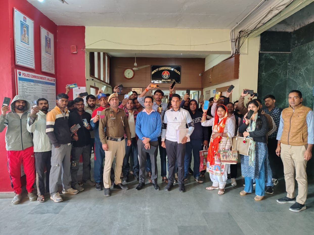 35 lost mobile phones worth Rs 7.30 lakh recovered and returned