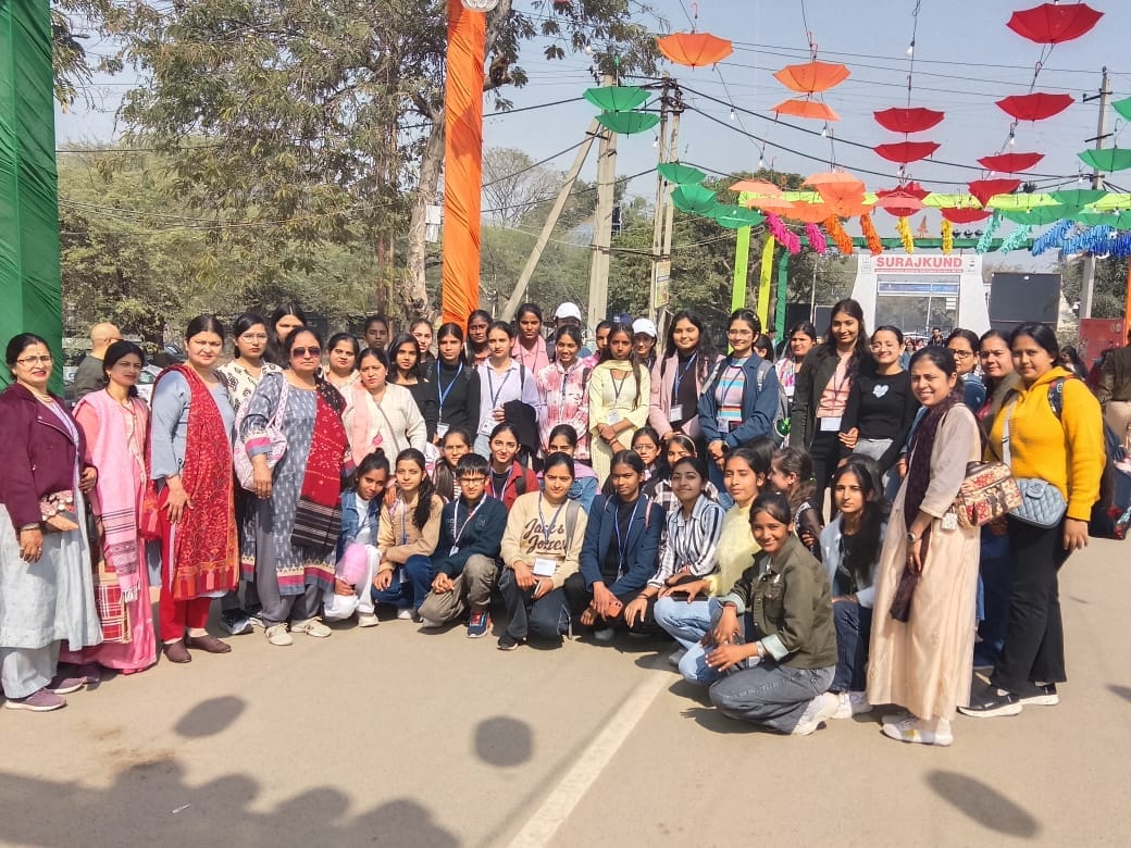 The girl students visited the Surajkund fair.