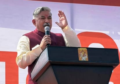 आंवला। सम्मेलन को संबोधित करते डॉ. रौतेला-संवाद