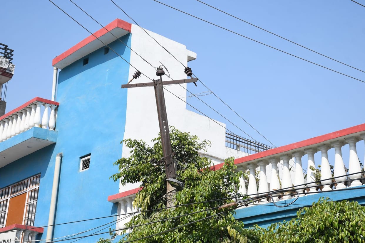 clothesline made of electrical wire