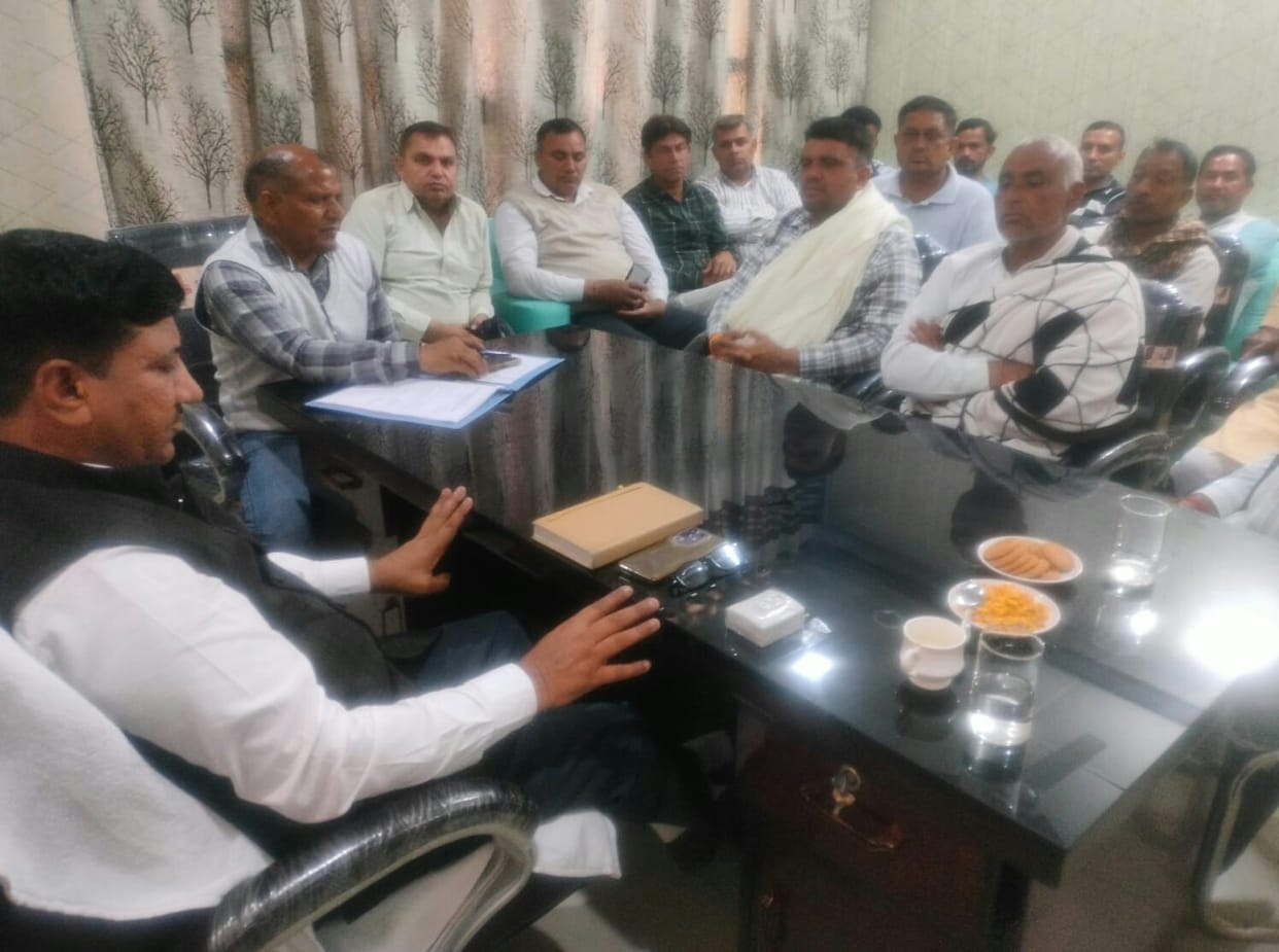 The commission agents told their problems to the chairman of the market committee.
