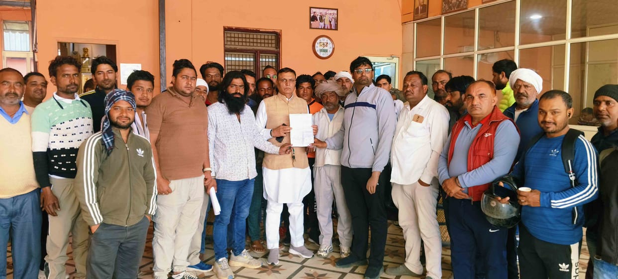 106 employees unemployed due to termination of contract, memorandum submitted to MLA
