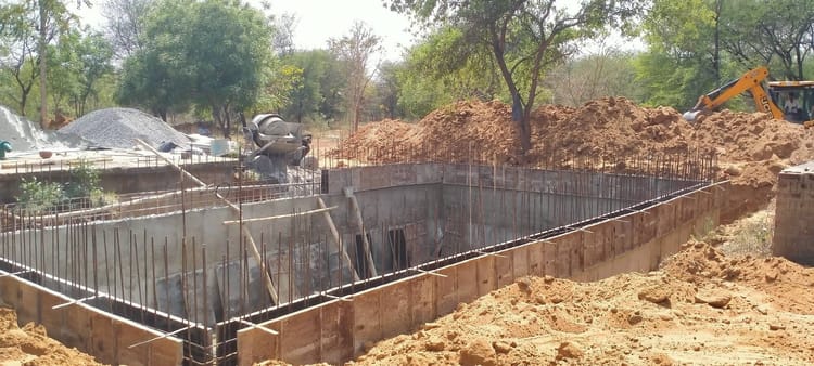 Noida:निर्माणाधीन सोसाइटी में 18वें तल से गिरी महिला श्रमिक की मौत, पुलिस ने शुरू की छानबीन – A Woman Worker Died After Falling From The 18th Floor Of An Under-construction Society