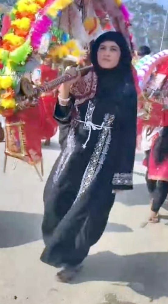 Example: Tamannaah carrying Kanwar in a burqa, welcomed with flowers
