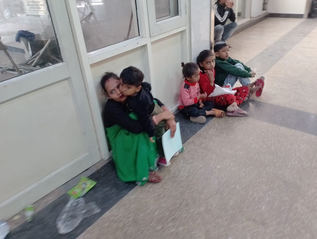 Pregnant women have been making rounds of the hospital for three days, with around 70 ultrasounds stuck.
