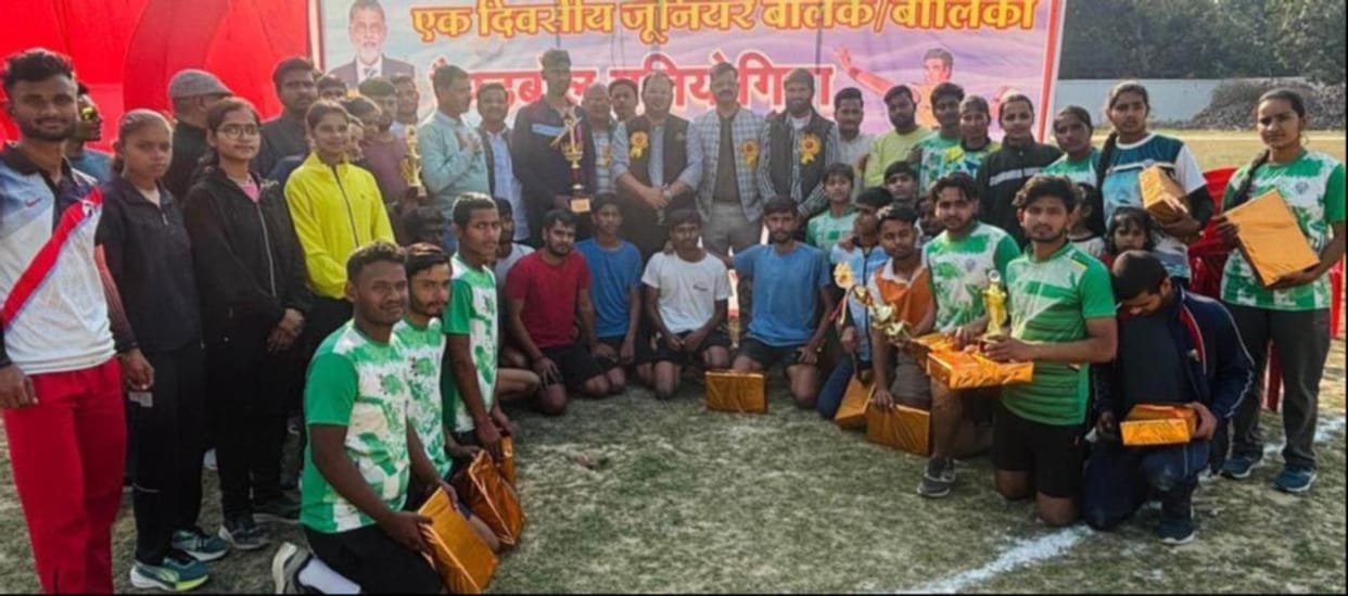 Mankapur won the handball boys category and Stadium team won the girls category