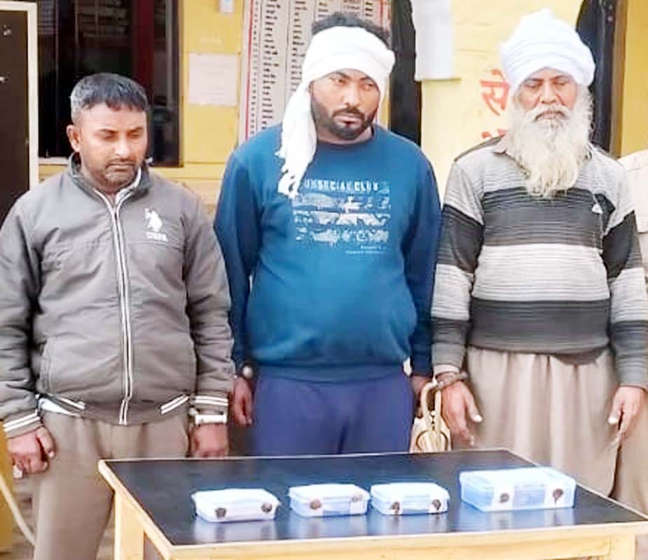 Three accused of smack smuggling arrested