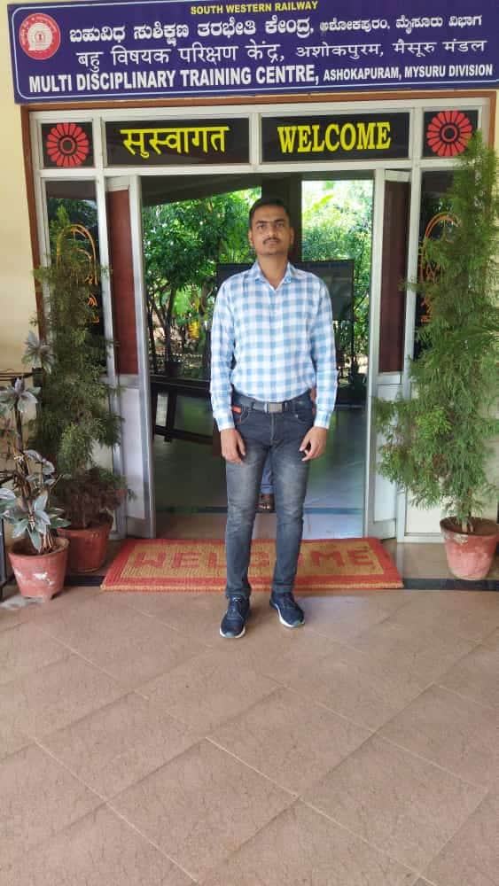 रेल कर्मी का फाइल फोटो